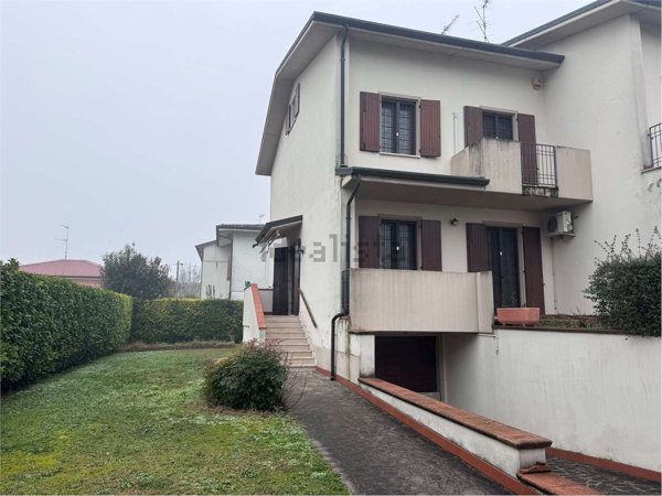 casa indipendente in vendita a Borgo Virgilio in zona Virgilio