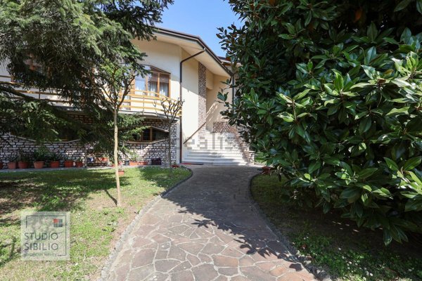 casa indipendente in vendita a Borgo Virgilio in zona Virgilio