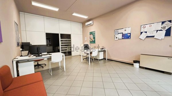 negozio in vendita a Borgo Virgilio in zona Virgilio