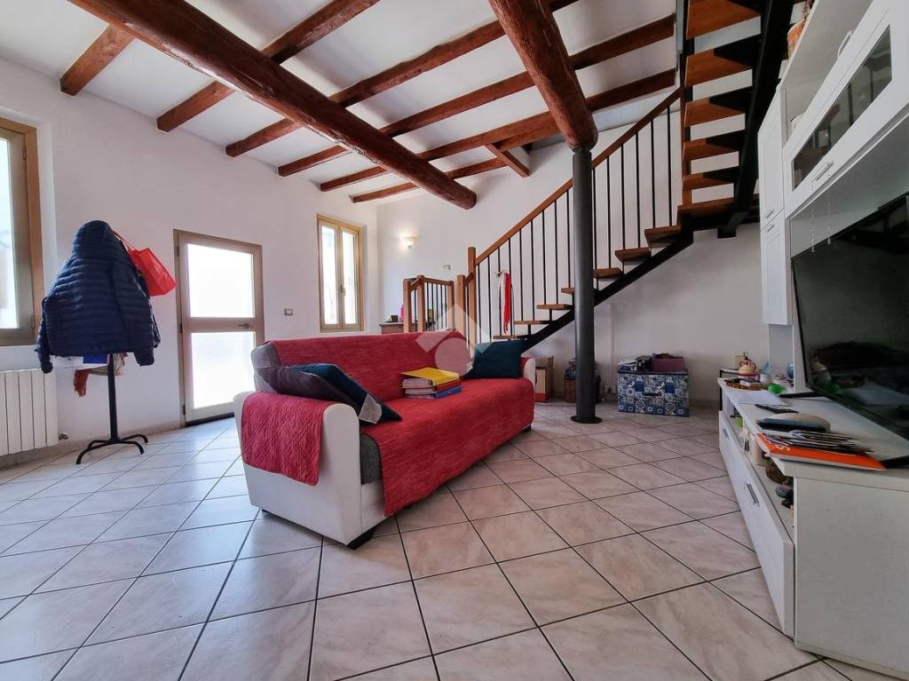 casa indipendente in vendita a Borgo Virgilio in zona Virgilio