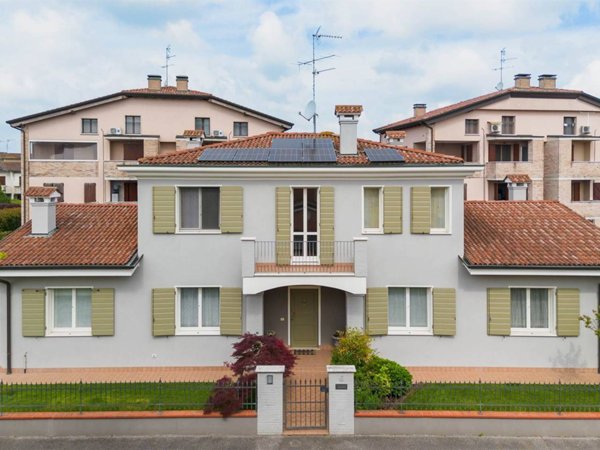 casa indipendente in vendita a Borgo Virgilio in zona Virgilio