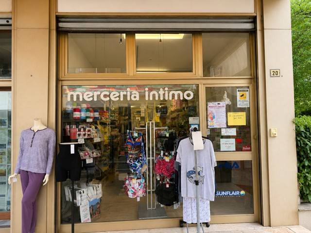 negozio in vendita a Borgo Virgilio in zona Virgilio
