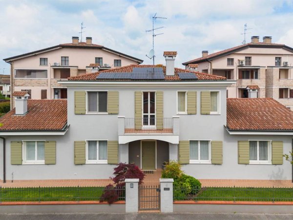 casa indipendente in vendita a Borgo Virgilio in zona Virgilio