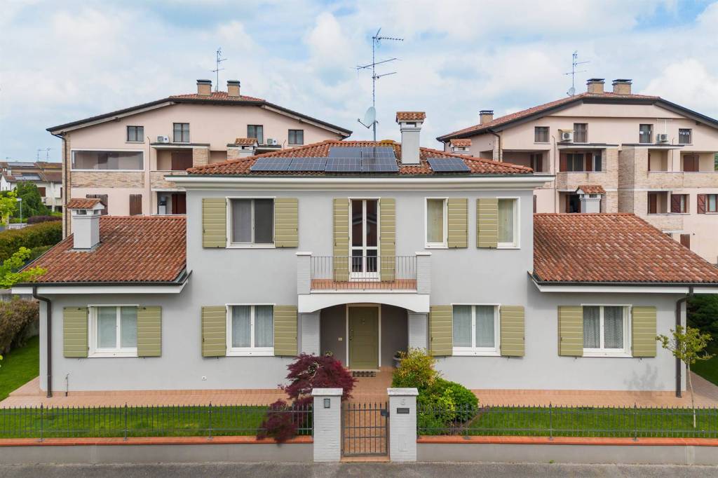 casa indipendente in vendita a Borgo Virgilio in zona Virgilio
