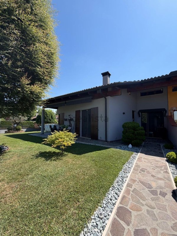 casa indipendente in vendita a Borgo Virgilio in zona Virgilio