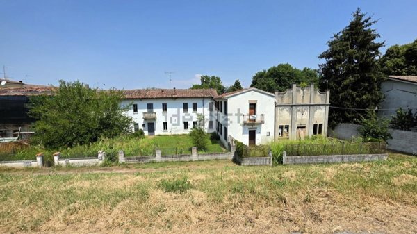 casa semindipendente in vendita a Borgo Virgilio in zona Scorzarolo