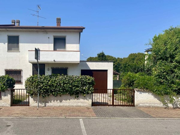 casa indipendente in vendita a Borgo Virgilio in zona Virgilio