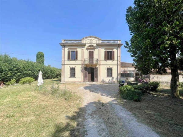 casa indipendente in vendita a Borgo Virgilio in zona Romanore