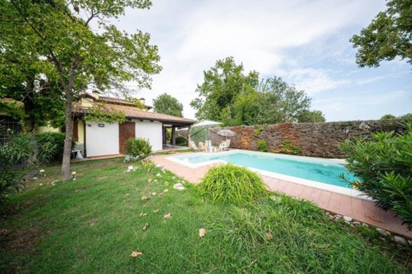 casa indipendente in vendita a Borgo Virgilio in zona Virgilio