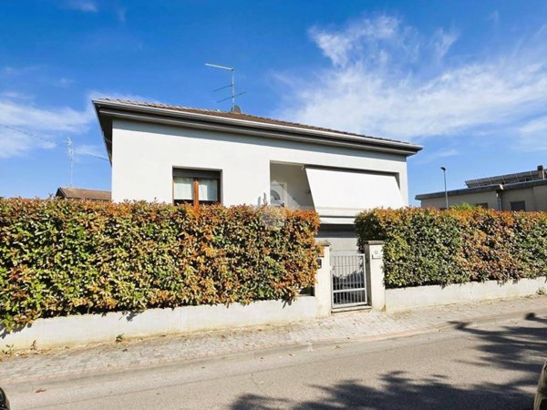 casa indipendente in vendita a Borgo Virgilio in zona Virgilio