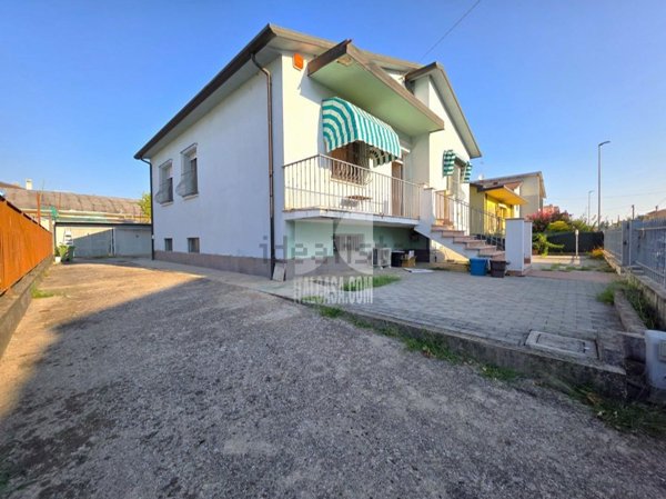 casa indipendente in vendita a Borgo Virgilio in zona Virgilio