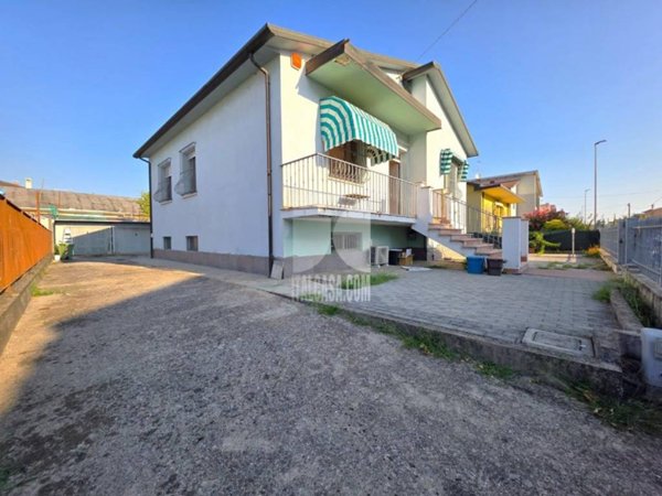casa indipendente in vendita a Borgo Virgilio in zona Virgilio
