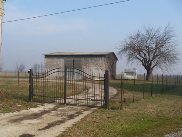 locale di sgombero in vendita a Borgo Virgilio in zona San Cataldo