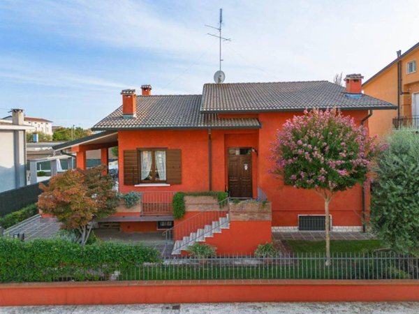 casa indipendente in vendita a Borgo Virgilio in zona Virgilio