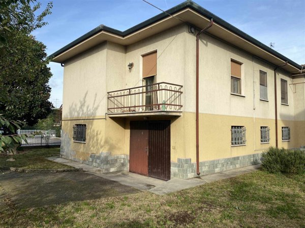 casa indipendente in vendita a Borgo Mantovano in zona Villa Poma