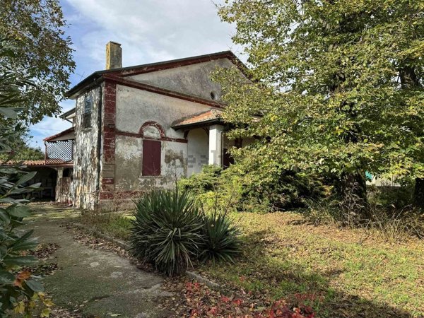 villa in vendita a Borgo Mantovano in zona Revere