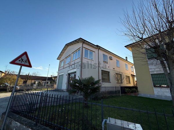 casa indipendente in vendita a Borgo Mantovano in zona Pieve di Coriano