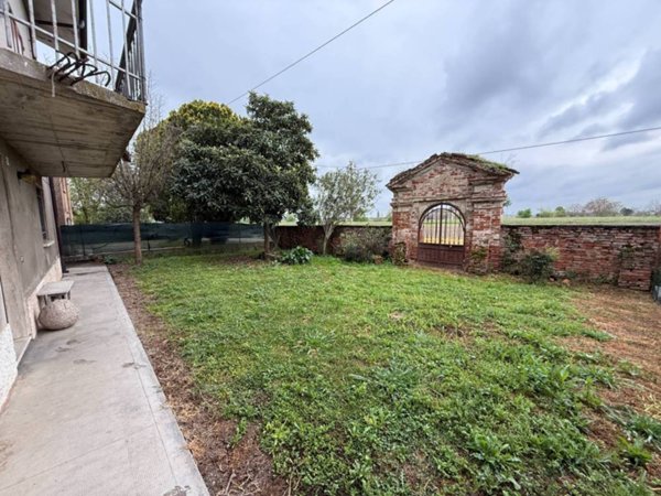 casa indipendente in vendita a Borgo Mantovano in zona Revere