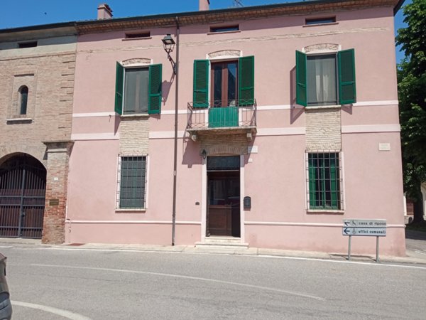 negozio in vendita a Borgo Mantovano in zona Revere