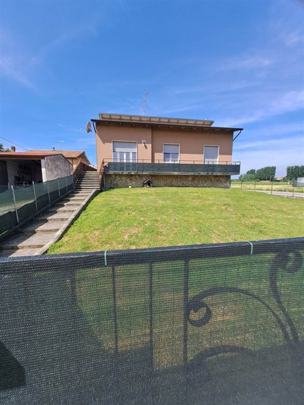 casa indipendente in vendita a Borgo Mantovano in zona Pieve di Coriano