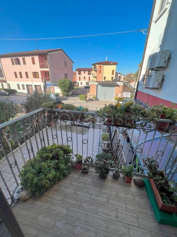casa indipendente in vendita a Borgo Mantovano in zona Revere