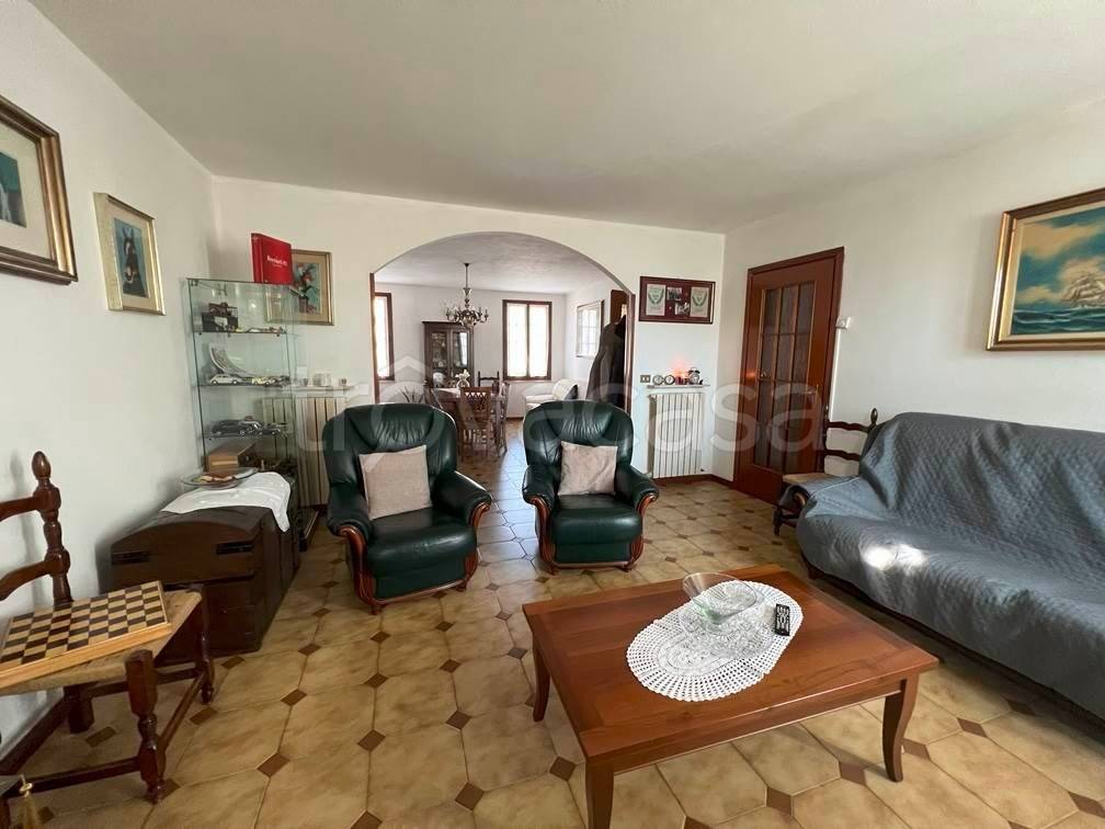 casa indipendente in vendita a Borgo Mantovano in zona Revere