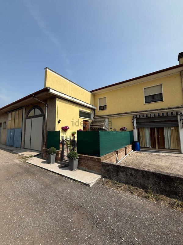 casa indipendente in vendita a Borgo Mantovano