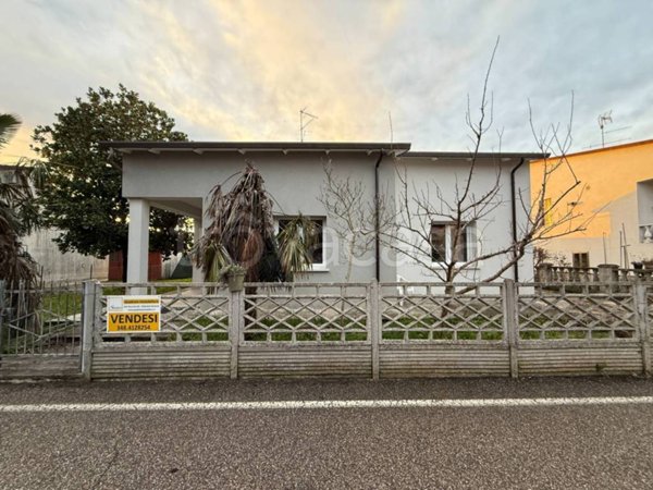 casa indipendente in vendita a Borgo Mantovano in zona Pieve di Coriano