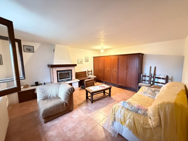 casa indipendente in vendita a Borgo Mantovano in zona Revere