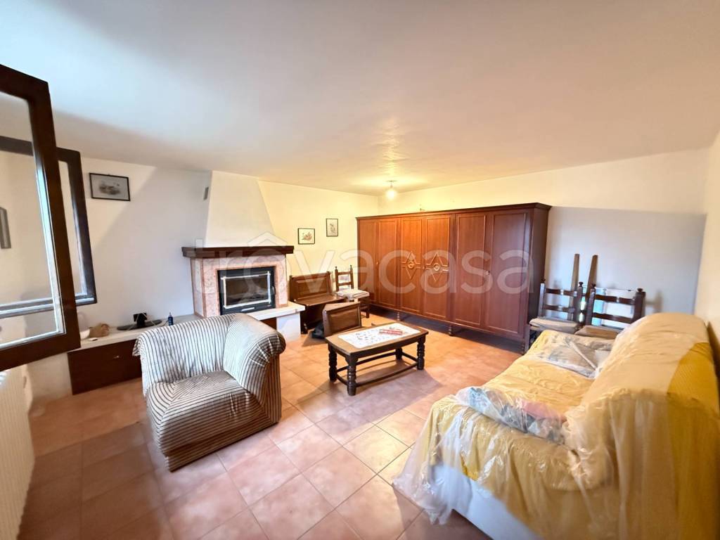 casa indipendente in vendita a Borgo Mantovano in zona Revere