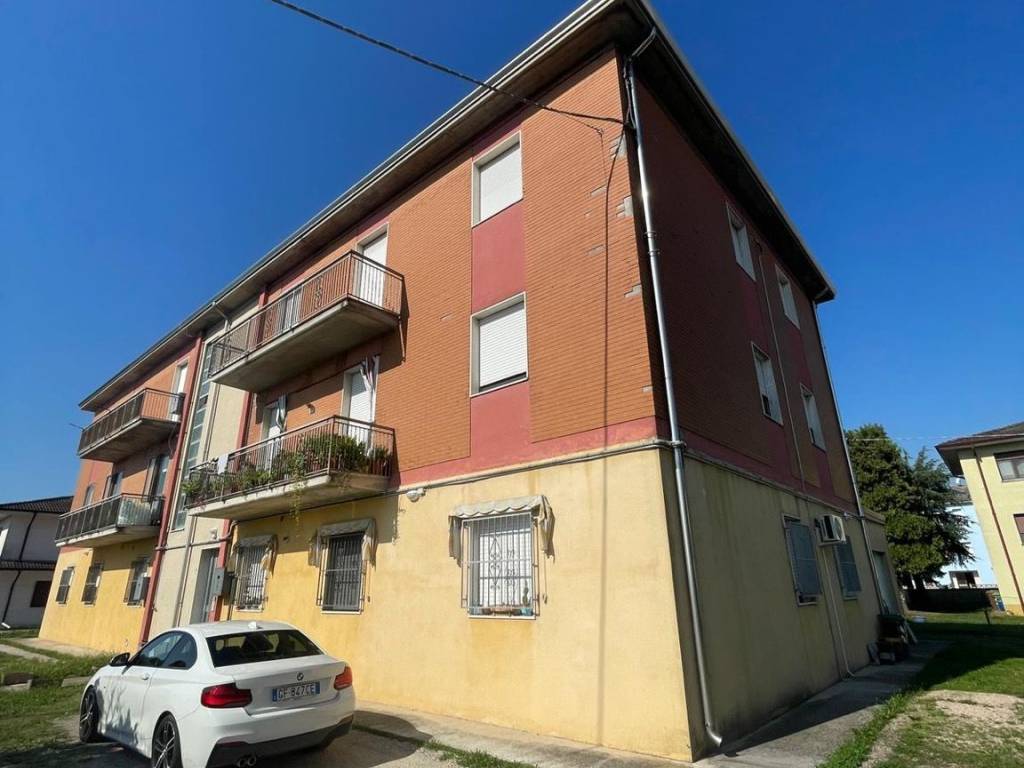 appartamento in vendita a Borgo Mantovano in zona Villa Poma
