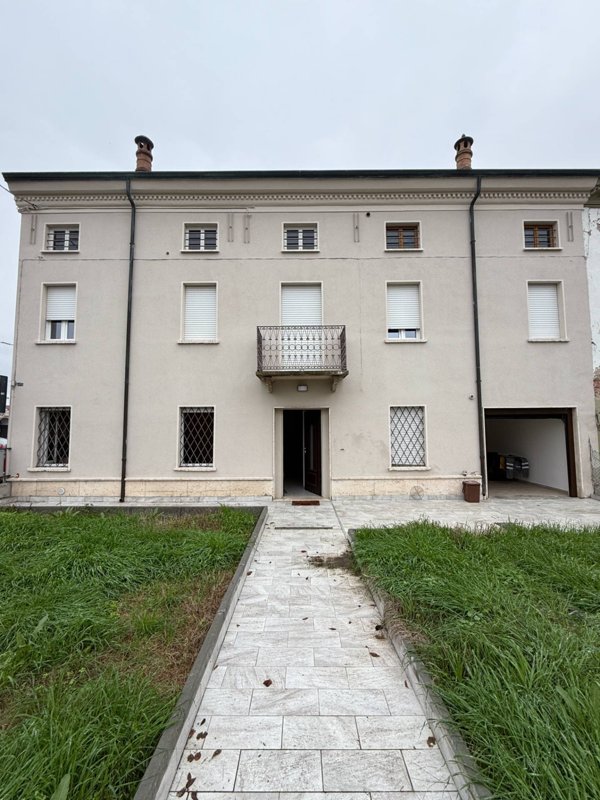 casa indipendente in vendita a Borgo Mantovano