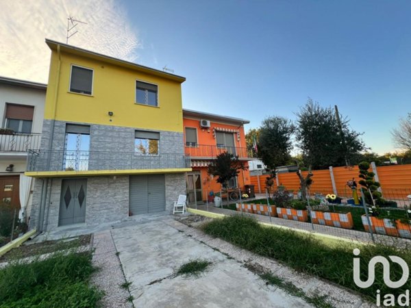casa indipendente in vendita a Borgo Mantovano in zona Revere