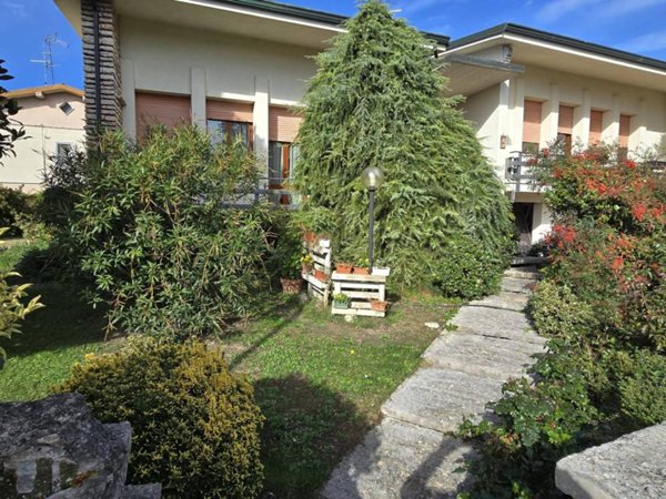 casa indipendente in vendita a Borgo Mantovano in zona Villa Poma
