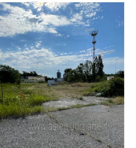 terreno edificabile in vendita a Borgo Mantovano in zona Revere