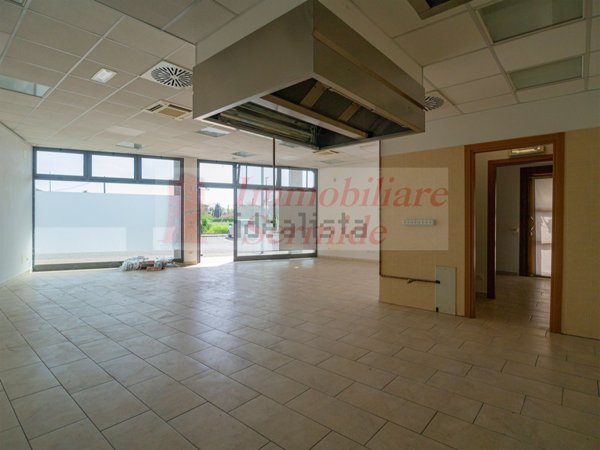locale commerciale in vendita a Borgo Mantovano in zona Pieve di Coriano