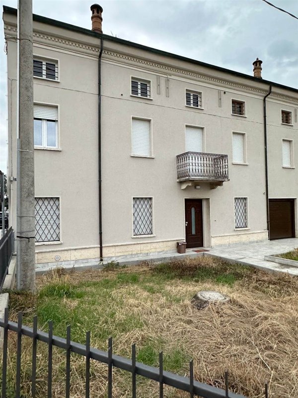 casa indipendente in vendita a Borgo Mantovano in zona Villa Poma