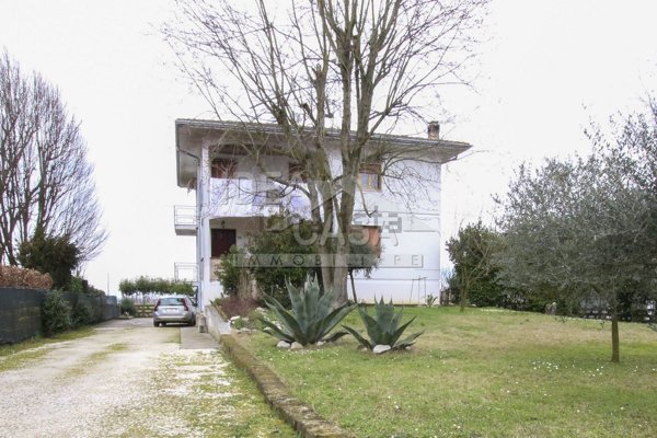 casa indipendente in vendita a Borgo Mantovano in zona Villa Poma