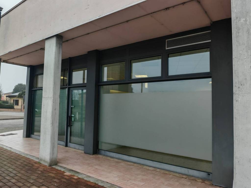 negozio in vendita a Borgo Mantovano in zona Pieve di Coriano