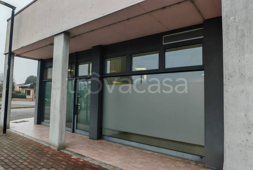 negozio in vendita a Borgo Mantovano in zona Pieve di Coriano
