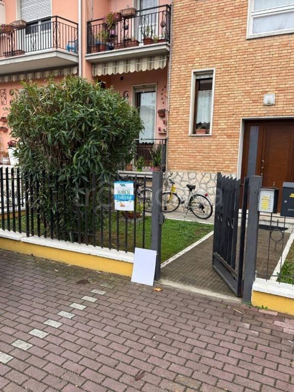appartamento in vendita a Borgo Mantovano in zona Revere
