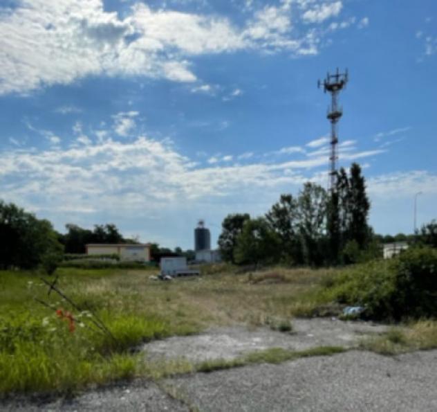 terreno edificabile in vendita a Borgo Mantovano in zona Revere