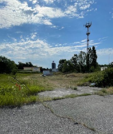 terreno edificabile in vendita a Borgo Mantovano in zona Revere