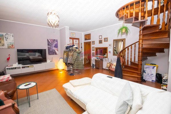 casa indipendente in vendita a Borgo Mantovano in zona Revere