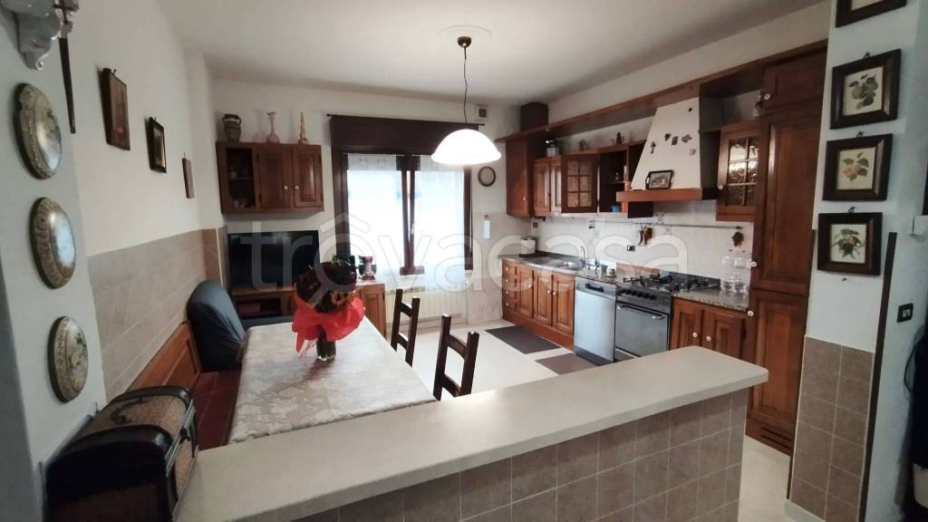 appartamento in vendita a Borgo Mantovano in zona Revere