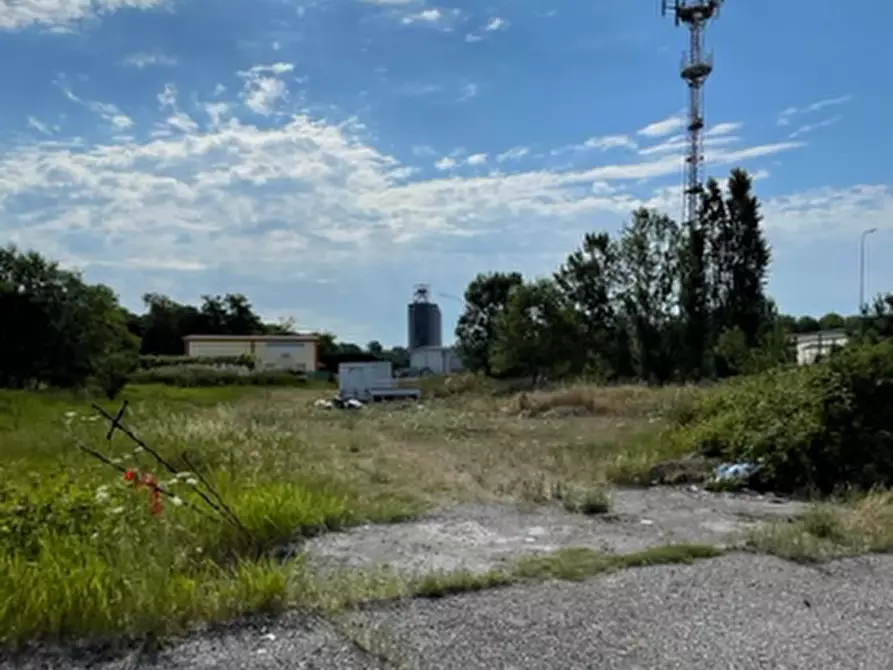 terreno edificabile in vendita a Borgo Mantovano in zona Revere
