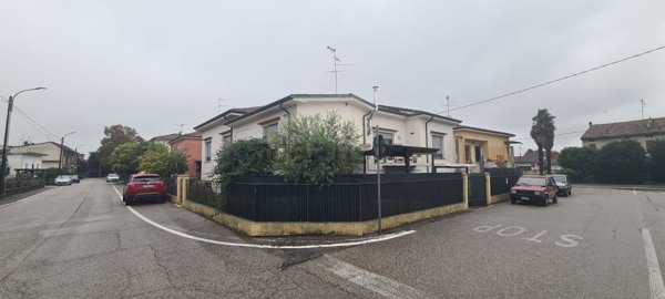 casa indipendente in vendita a Borgo Mantovano in zona Villa Poma