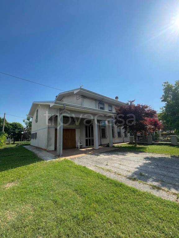 casa indipendente in vendita a Borgo Mantovano in zona Villa Poma