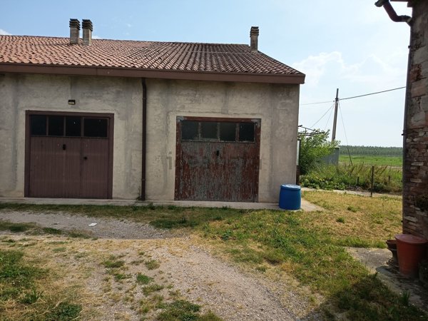locale di sgombero in vendita a Borgo Mantovano in zona Pieve di Coriano