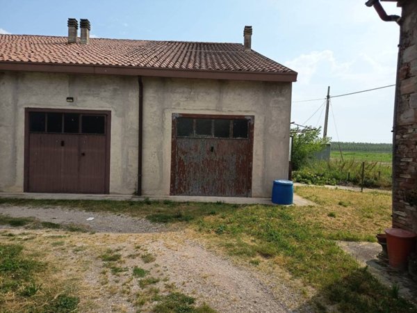 locale commerciale in vendita a Borgo Mantovano in zona Pieve di Coriano